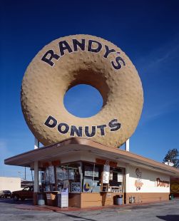 Randy's_donuts1_edit1.jpg